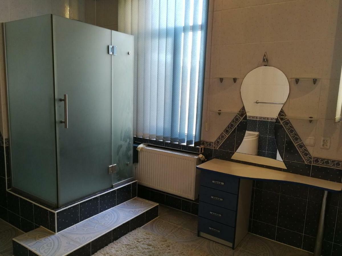 затишна в центрі міста * Ternopil