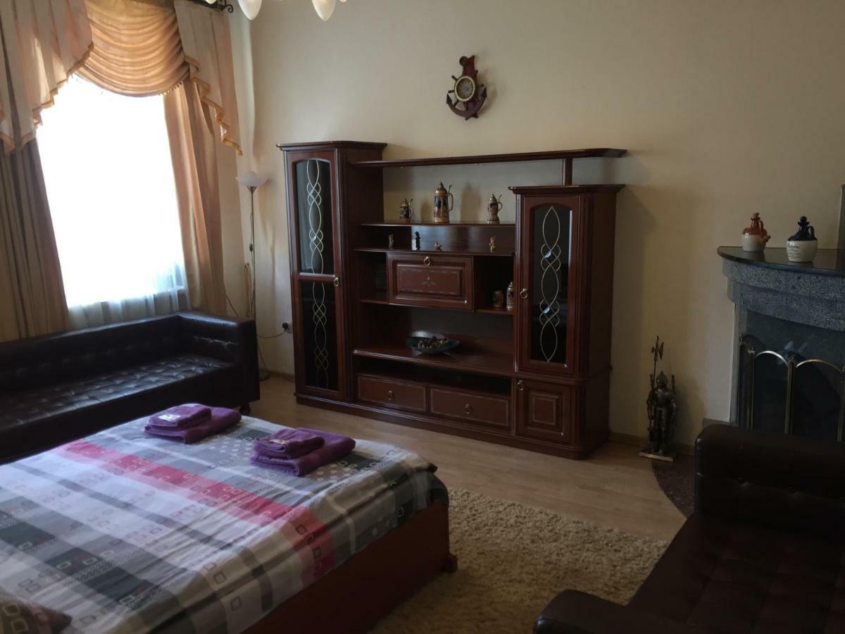 затишна в центрі міста * Ternopil